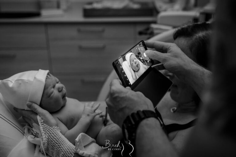 zelf foto maken na bevalling foto door geboortefotograaf